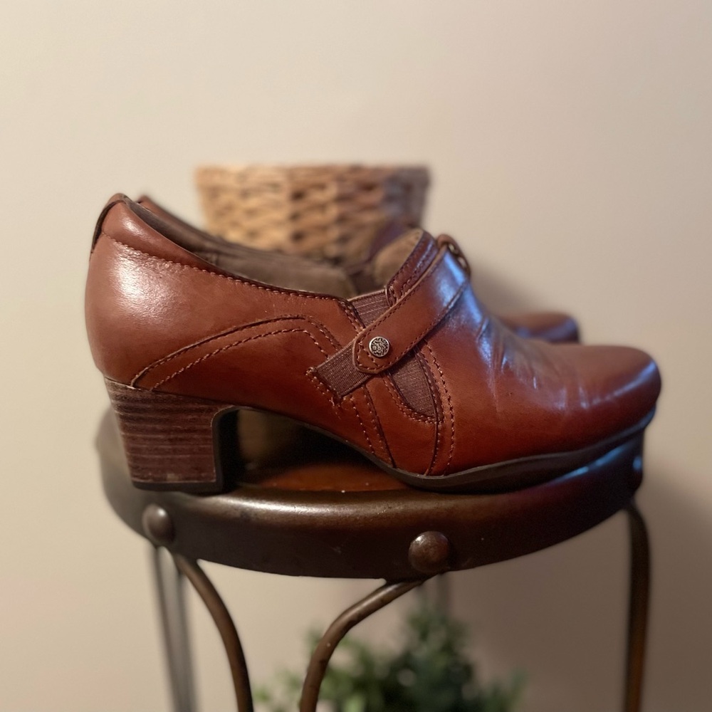 Clarks Chesnut Brown Low Ankle boots.